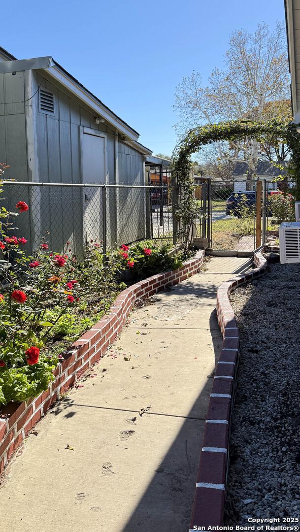 view of yard with cooling unit