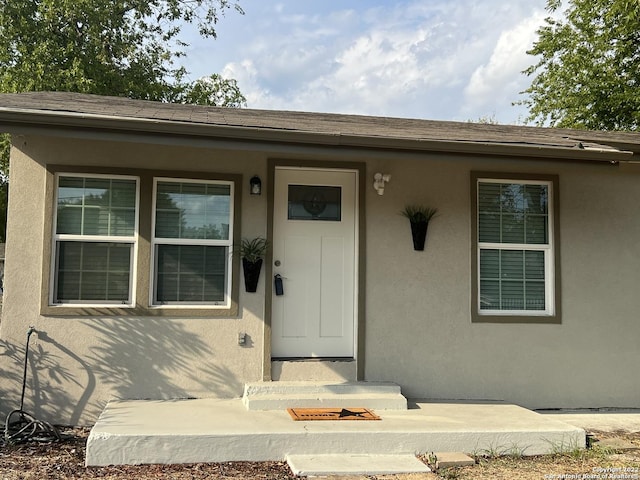 entrance to property featuring covered porch