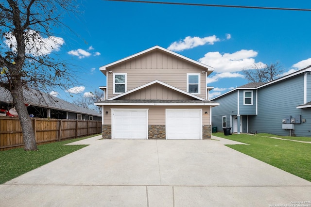 view of front of property featuring a front yard and a garage