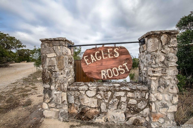 view of community / neighborhood sign