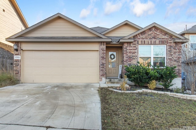 view of front facade featuring a garage