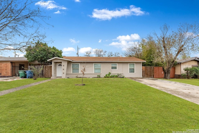 ranch-style house featuring a front lawn