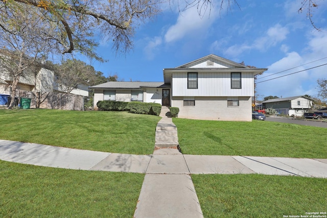 split level home with a front lawn