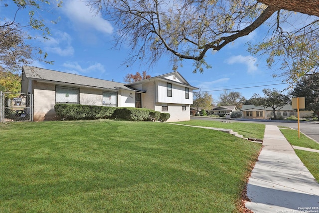 view of front of house with a front lawn