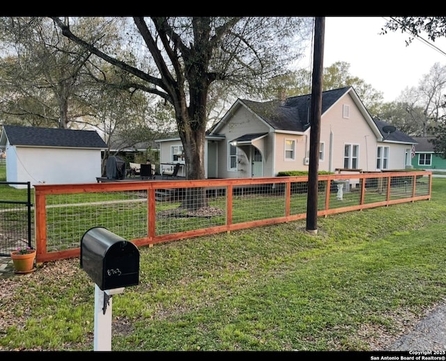 exterior space featuring a front yard