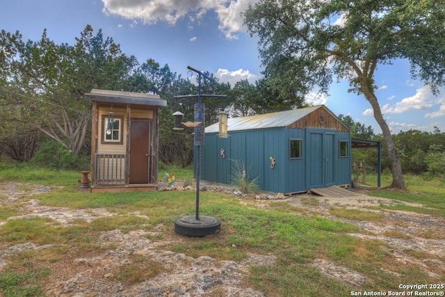 view of outbuilding