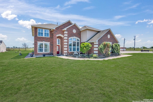 view of front facade with a front yard