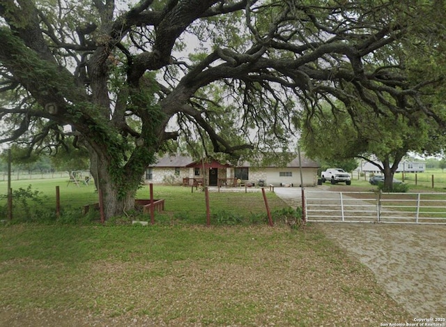 view of yard with a rural view