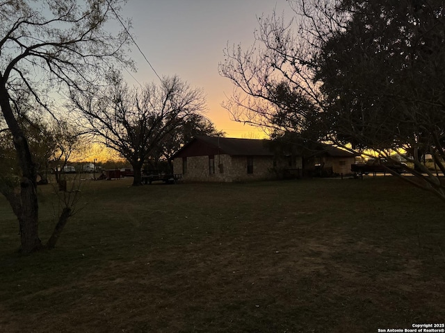 view of yard at dusk