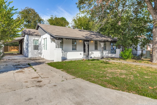 view of front of house featuring a carport, a porch, and a front lawn