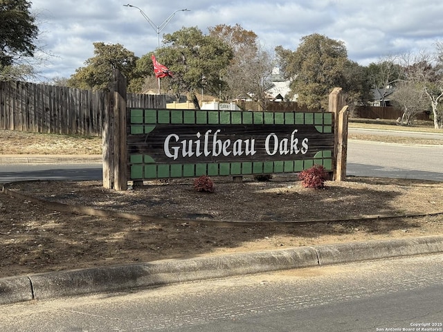 view of community / neighborhood sign