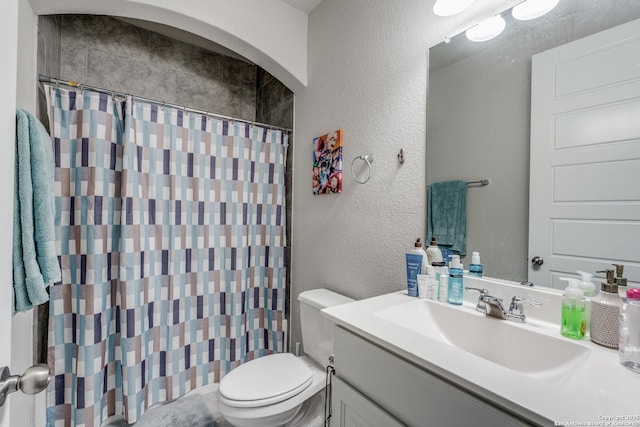 bathroom with a shower with curtain, vanity, and toilet