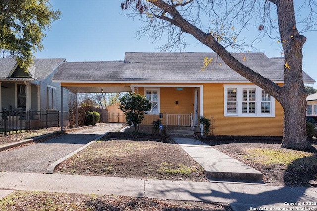 view of front facade featuring covered porch and a carport