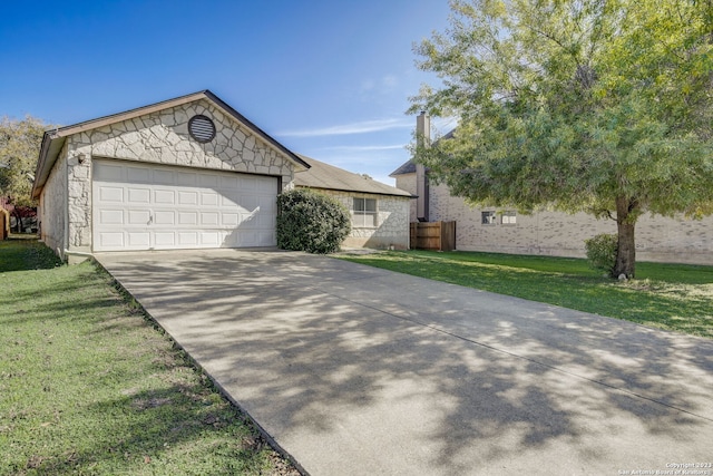 view of front facade featuring a front yard and a garage