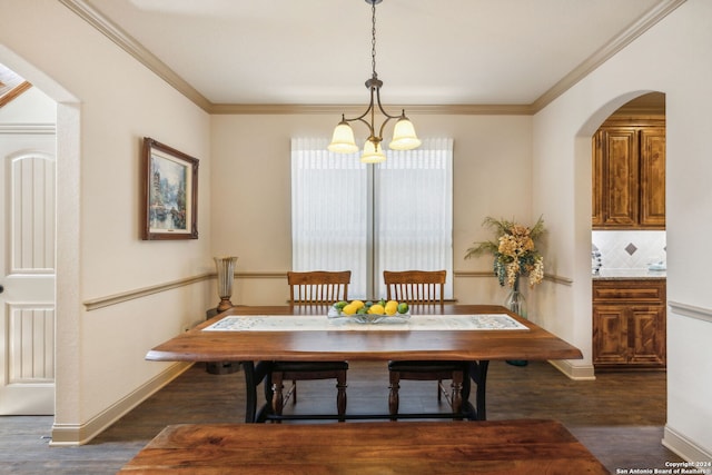 dining space featuring crown molding, a chandelier, and dark hardwood / wood-style floors