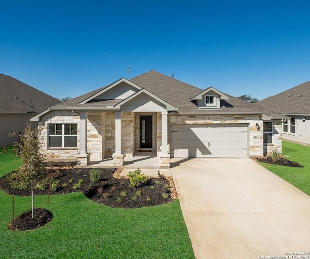 view of front facade featuring a garage and a front yard