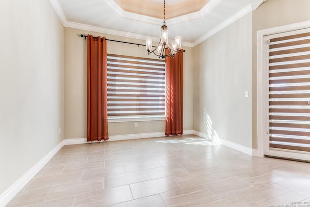 unfurnished room with a raised ceiling, ornamental molding, and an inviting chandelier