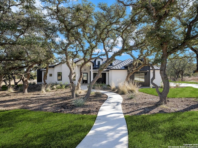 view of front of house with a front yard