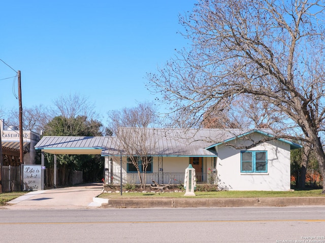 single story home with a carport