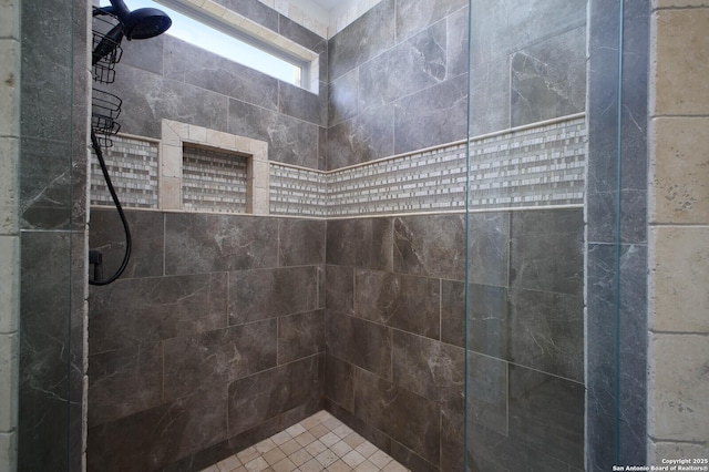 bathroom featuring a tile shower