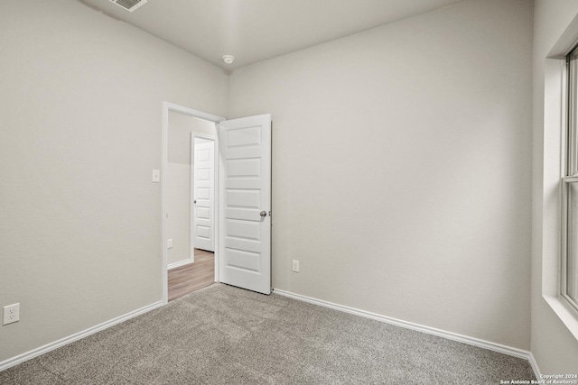 view of carpeted spare room