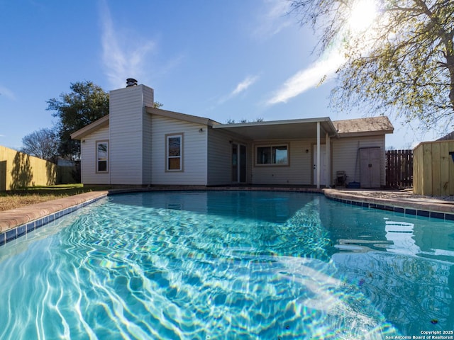 view of swimming pool