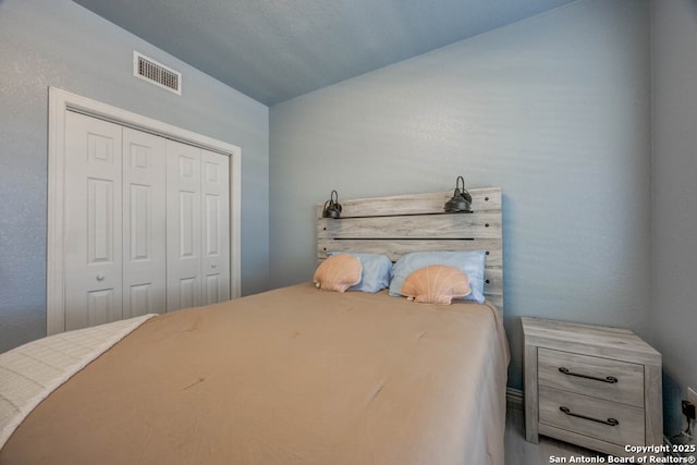 bedroom featuring a closet