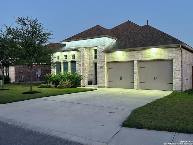 view of front of house featuring a front yard and a garage