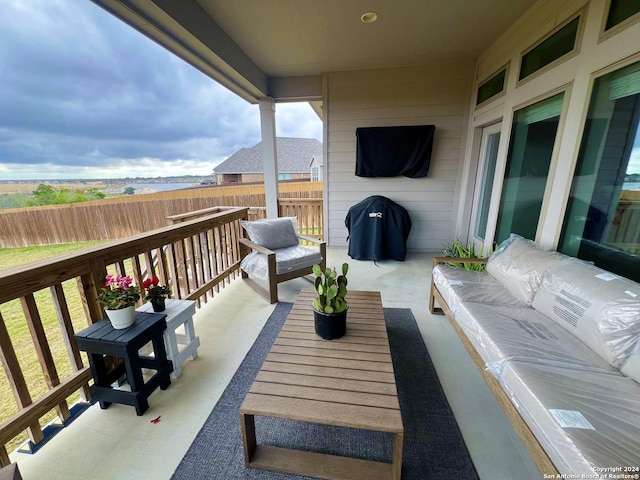 balcony featuring an outdoor hangout area