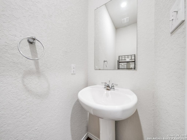 bathroom featuring sink