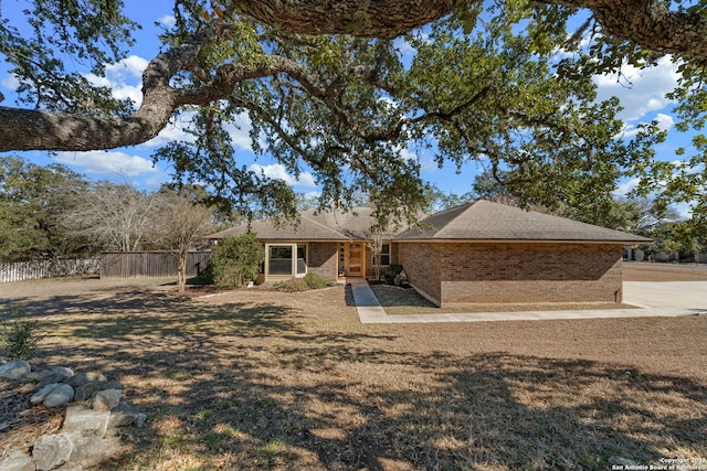 view of front of house with a front yard