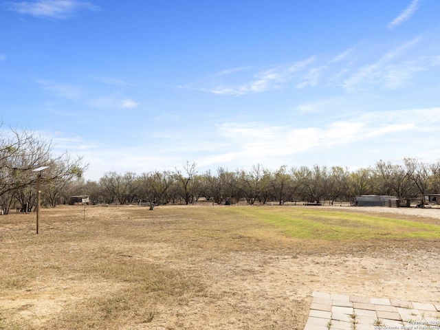 view of yard featuring a rural view