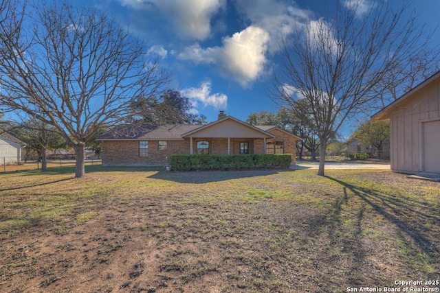 view of front of property with a front yard