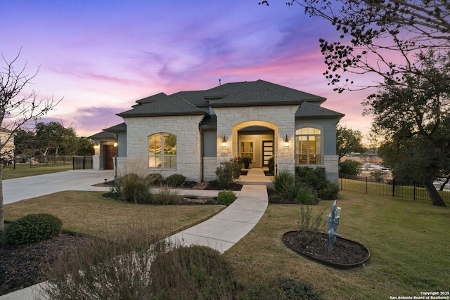 view of front of house featuring a lawn and a garage