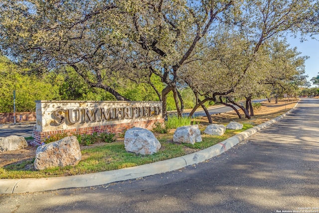 view of community / neighborhood sign