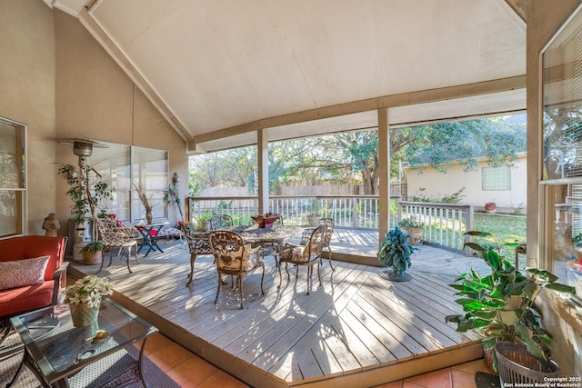 sunroom with vaulted ceiling