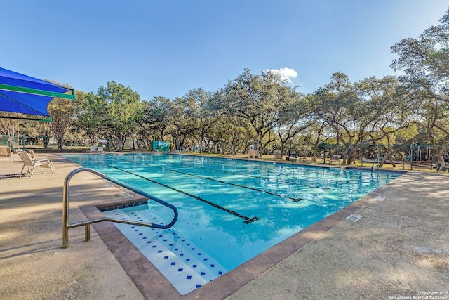 view of swimming pool