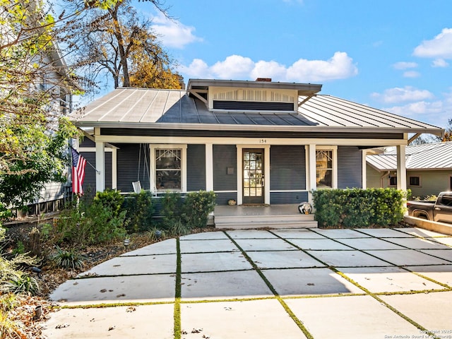 view of front of property featuring a porch