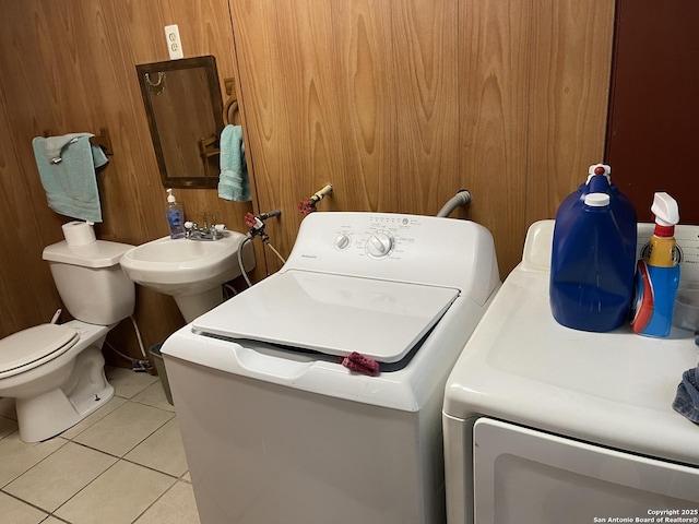 washroom featuring independent washer and dryer and light tile patterned floors