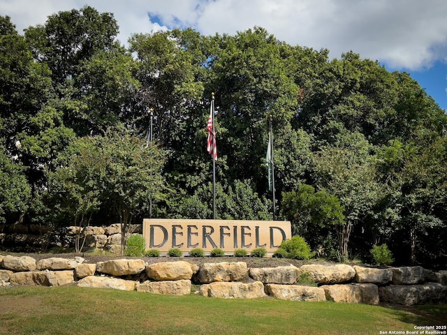 view of community / neighborhood sign