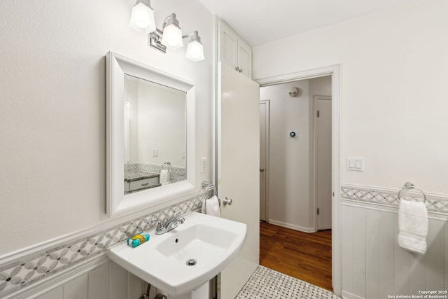 bathroom featuring sink