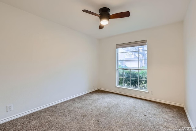 carpeted empty room featuring ceiling fan