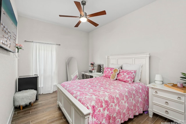 bedroom featuring ceiling fan