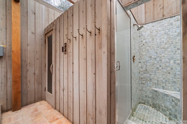 bathroom featuring tiled shower