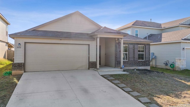 view of front facade featuring a garage