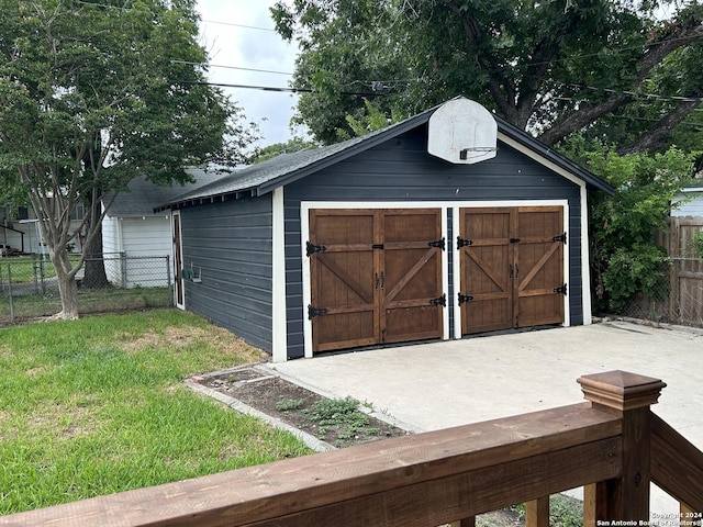 view of outdoor structure featuring a yard