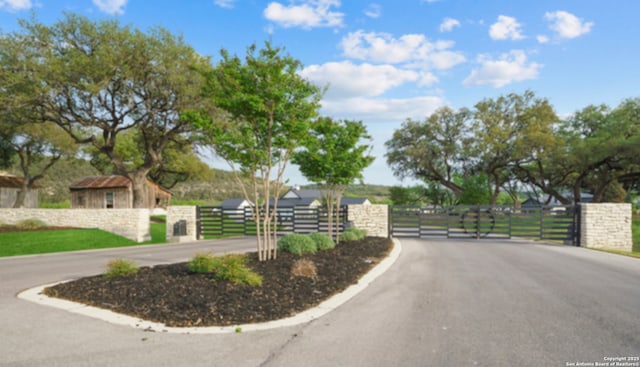 Listing photo 3 for 902 Bingham Ln, New Braunfels TX 78132