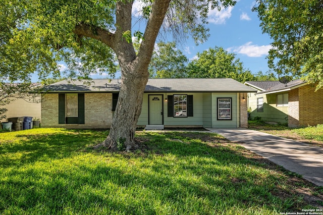 ranch-style house with a front yard