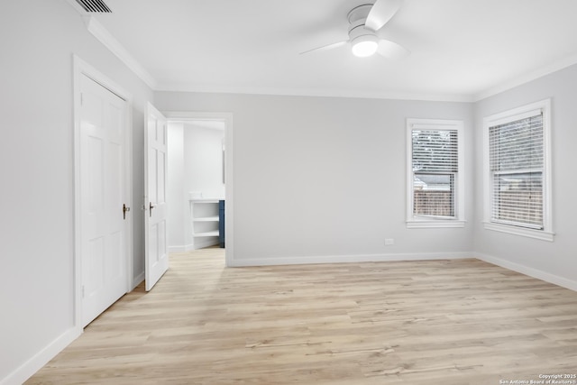 unfurnished room with light wood-type flooring, ceiling fan, and ornamental molding