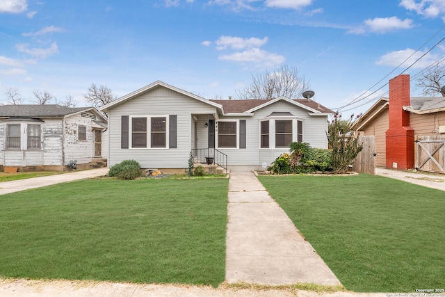 view of front of property with a front lawn